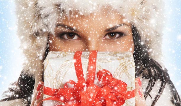 HOLIDAY SEASON SKIN CARE: 7 TIPS TO KEEP YOUR SKIN LOOKING MERRY & BRIGHT