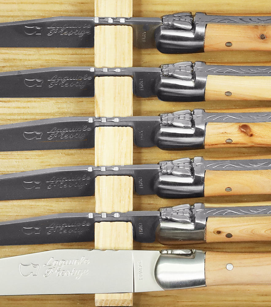 Au Sabot Laguiole juniper wood handle steak knife set detail
