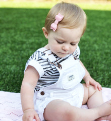 baby girl wearing tiny bow