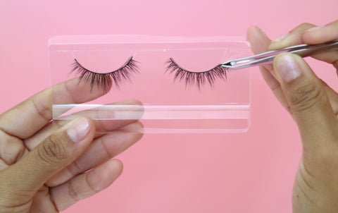 how to apply false lashes, how to apply false eyelashes, how to remove false eyelashes, how to glue on false lashes, 