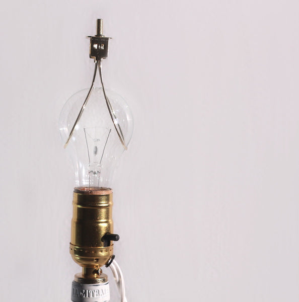 Home Garden Light Bulb Adapter That Clips On Your Light