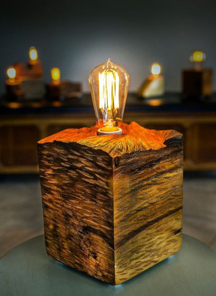 34 Wood Lamps You’ll Want to DIY Immediately - Read more at www.ilikethatlamp.com #woodlamps #diy #diylamp #diyprojects #diyhomedecor #lamps #lighting 