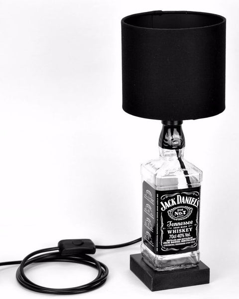 12 DIY Jack Daniel’s Whiskey Bottle Lamps Men Will Love - Read more at www.ilikethatlamp.com