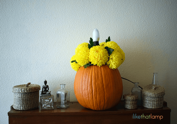 How to Upcycle an IKEA Lamp into a Floral Pumpkin Centerpiece Lamp - See the full DIY tutorial at www.ilikethatlamp.com