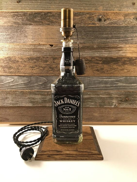 12 DIY Jack Daniel’s Whiskey Bottle Lamps Men Will Love - Read more at www.ilikethatlamp.com