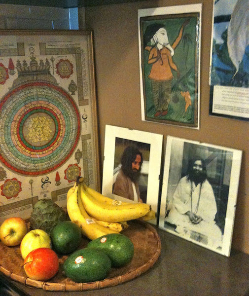 kitchen altar fruit offerings maharishi mahesh yogi sri sri ravi shankar shri yantra ganesha