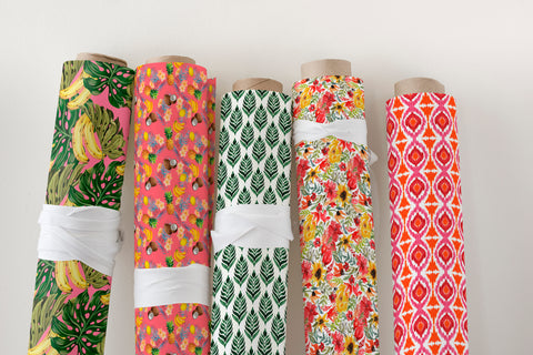 Estampas com tons de coral vivo e verde