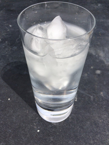glas off water with ice cubes
