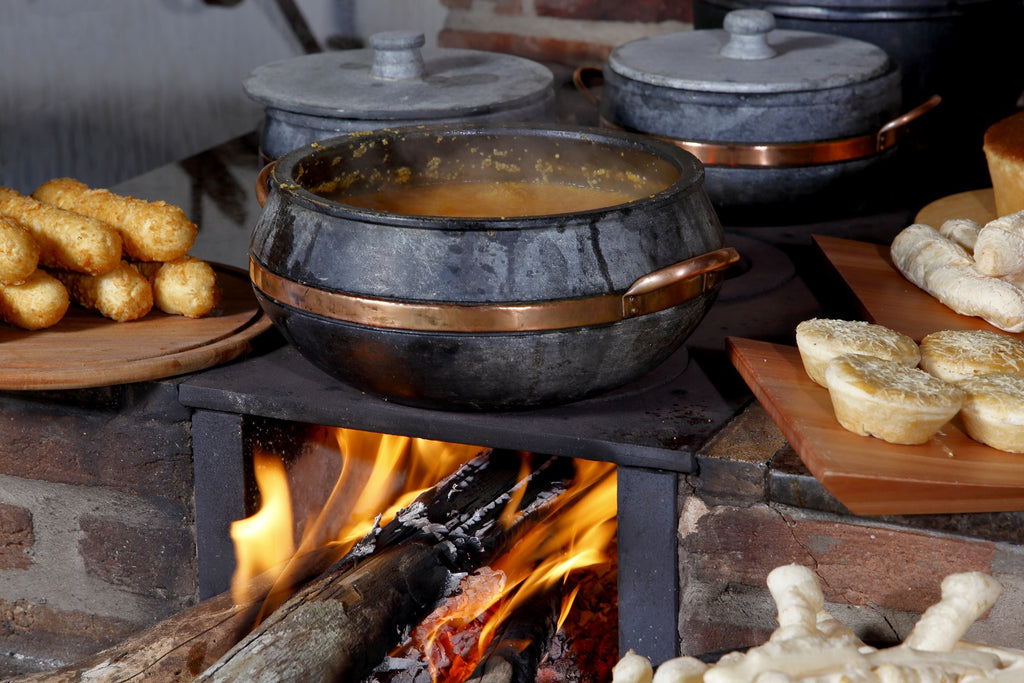 Traditionelles Kochen über offenem Feuer