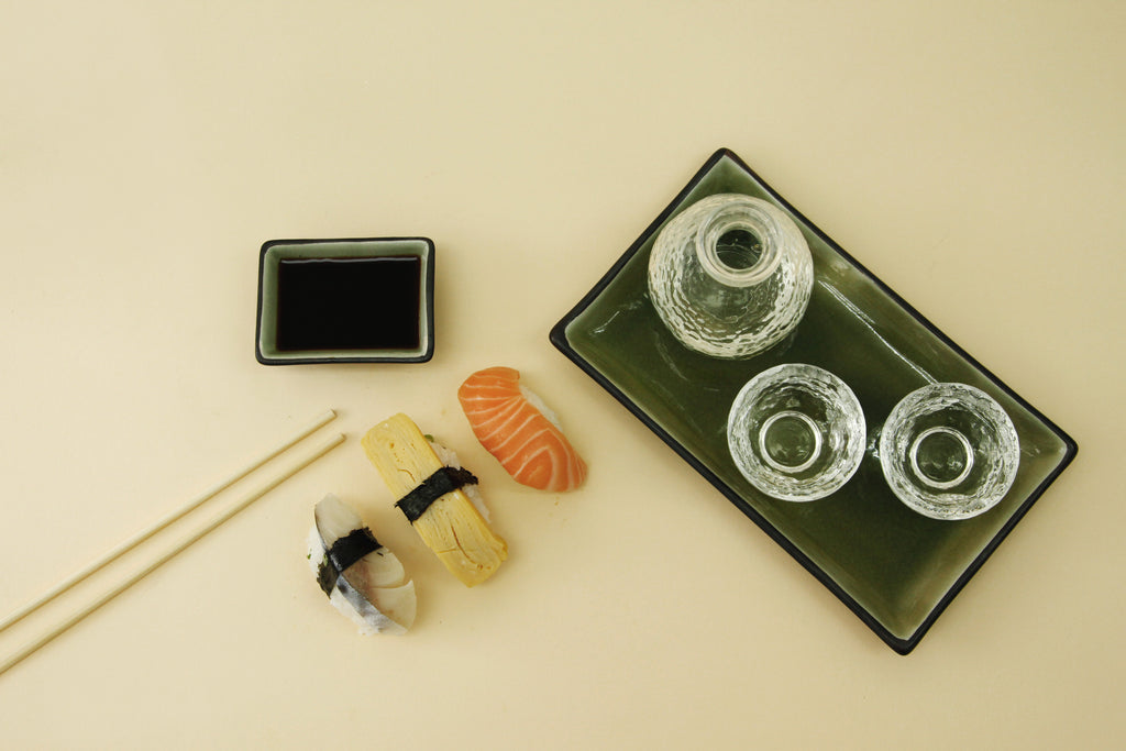 Sake und Nigiri Sushi