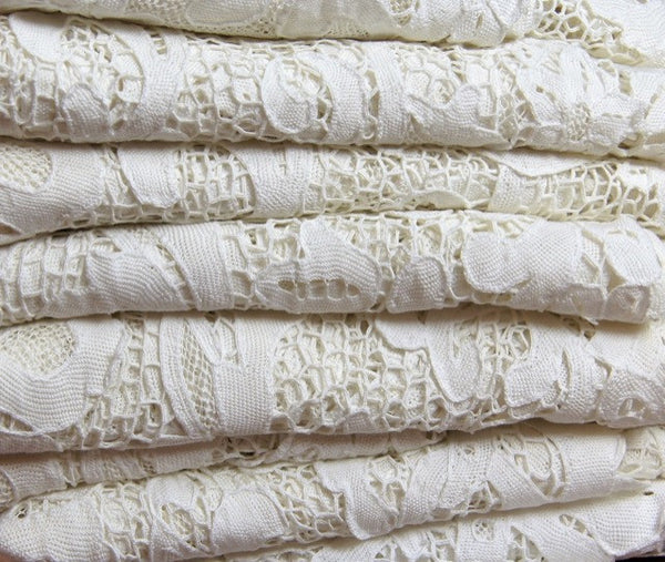 Antique Lace Bedcover Folded Pandora de Balthazar