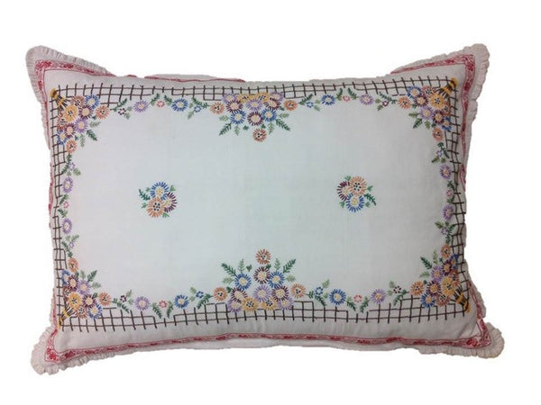 Pandora de Balthazár Multi-Color Linen decorative pillow cover with a nosegay motif.