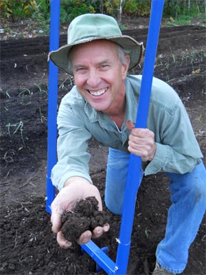 David Grau and the Valley Oak Broadfork save earthworms