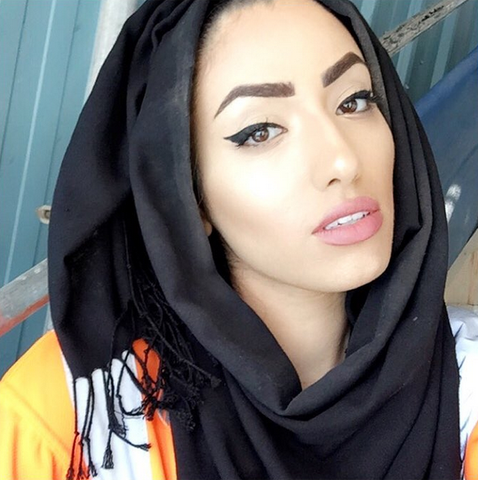 Slapp Chat Interview with Authentically Ella - Blogger Irish Hijab Beauty Engineer