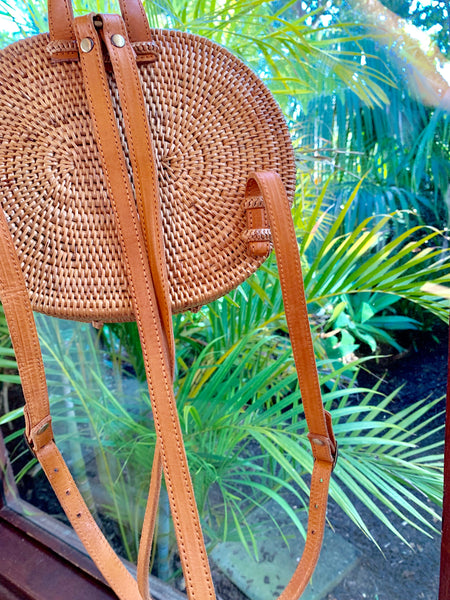 Ubud Oval Rattan Backpack / Tan