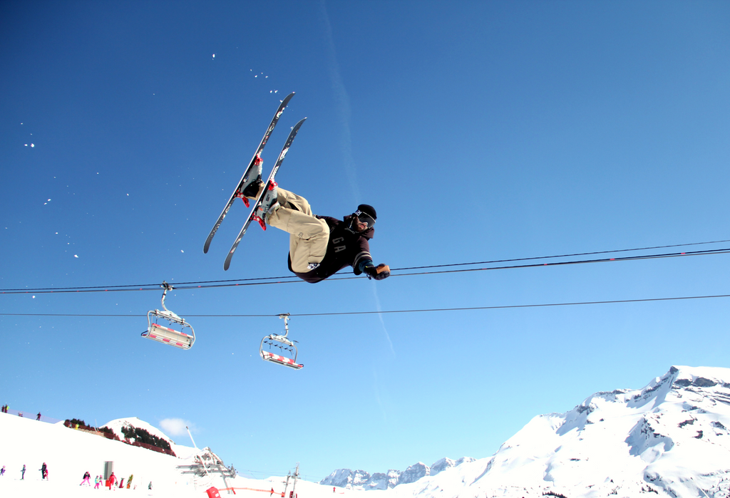 Image of Olympic free skier Alex Ferreira during a jump, part of photos used for the innovative wallet 