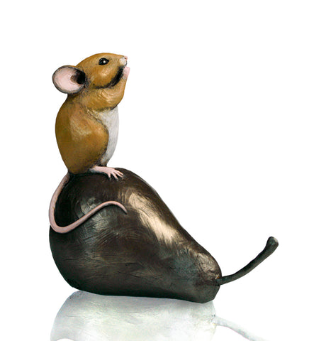 Mouse on Pear