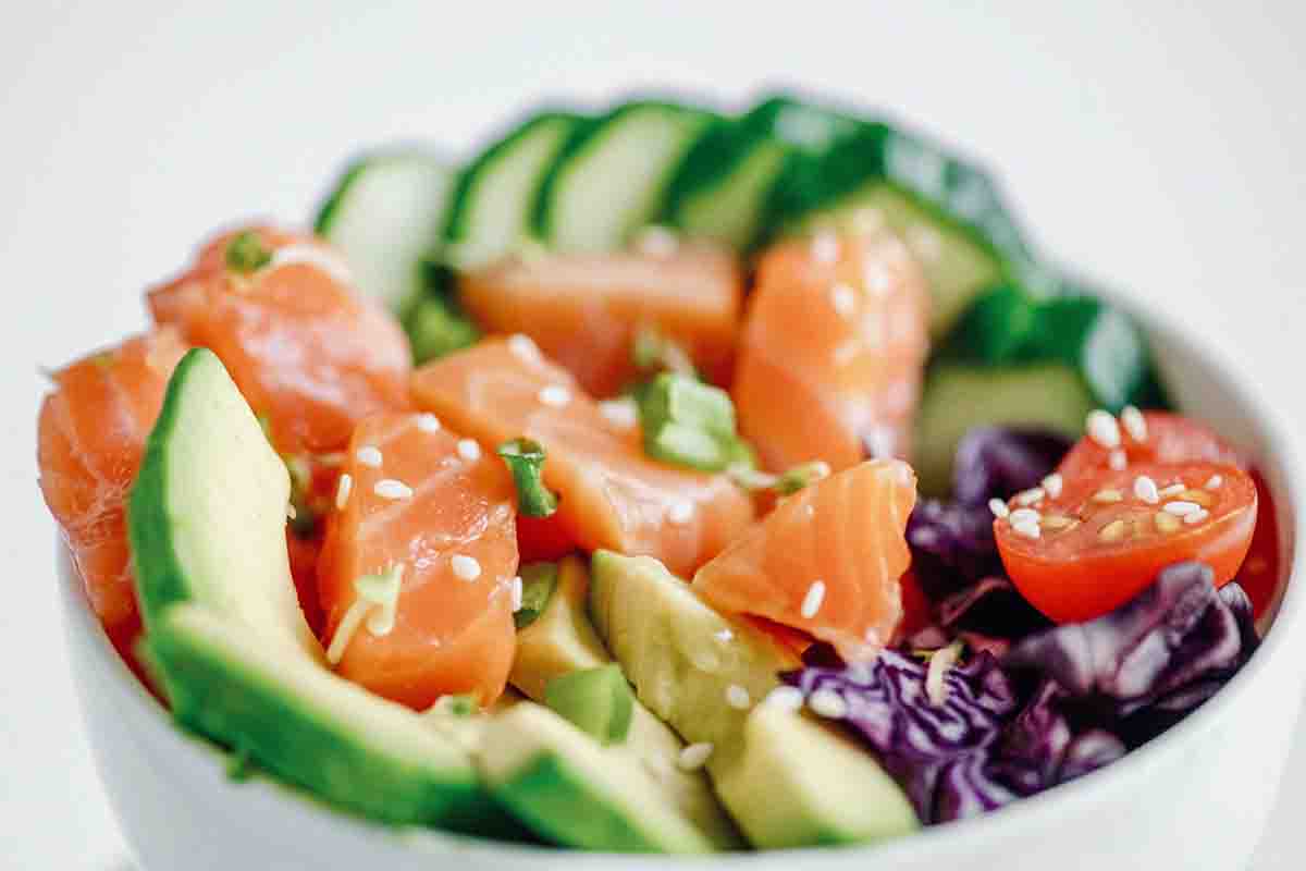 Salad with cabbage, salmon, and avocado