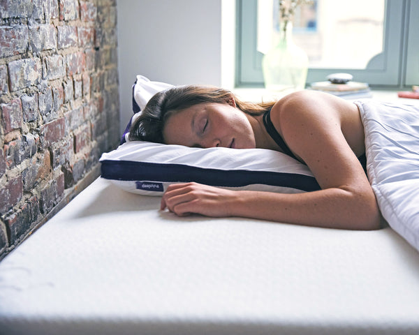 Woman sleeping on Polysleep pillow