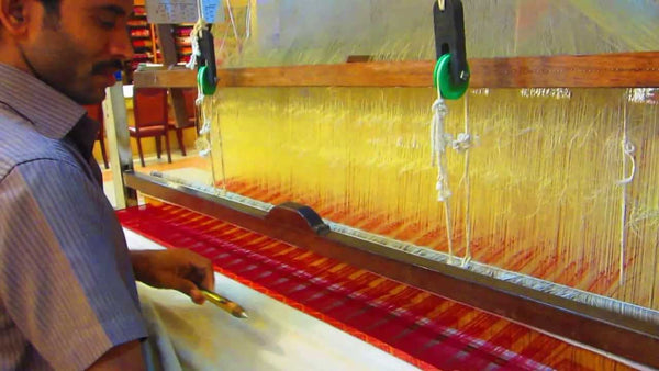 weaving in handloom