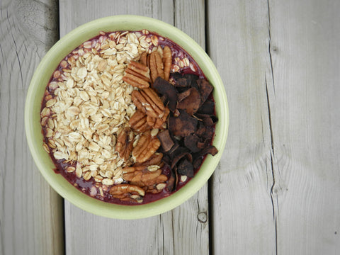 berry green tea smoothie bowl