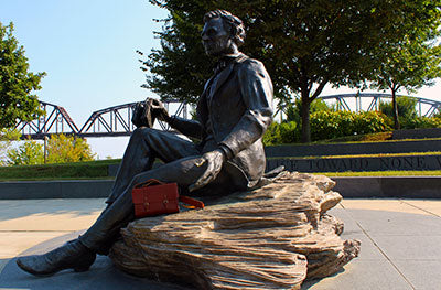 Lincoln Memorial, Louisville Waterfront Park, Steurer Lincoln Satchel