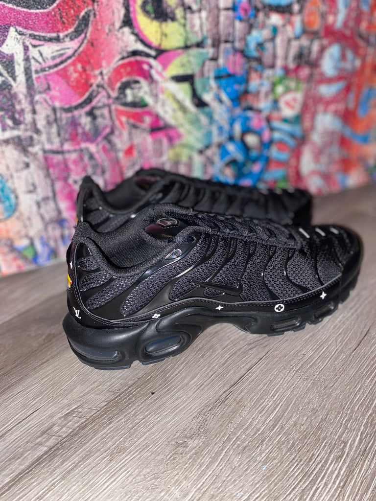 black and tns