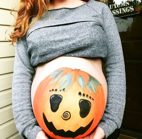 pregnant-halloween-costumes-pumpkin