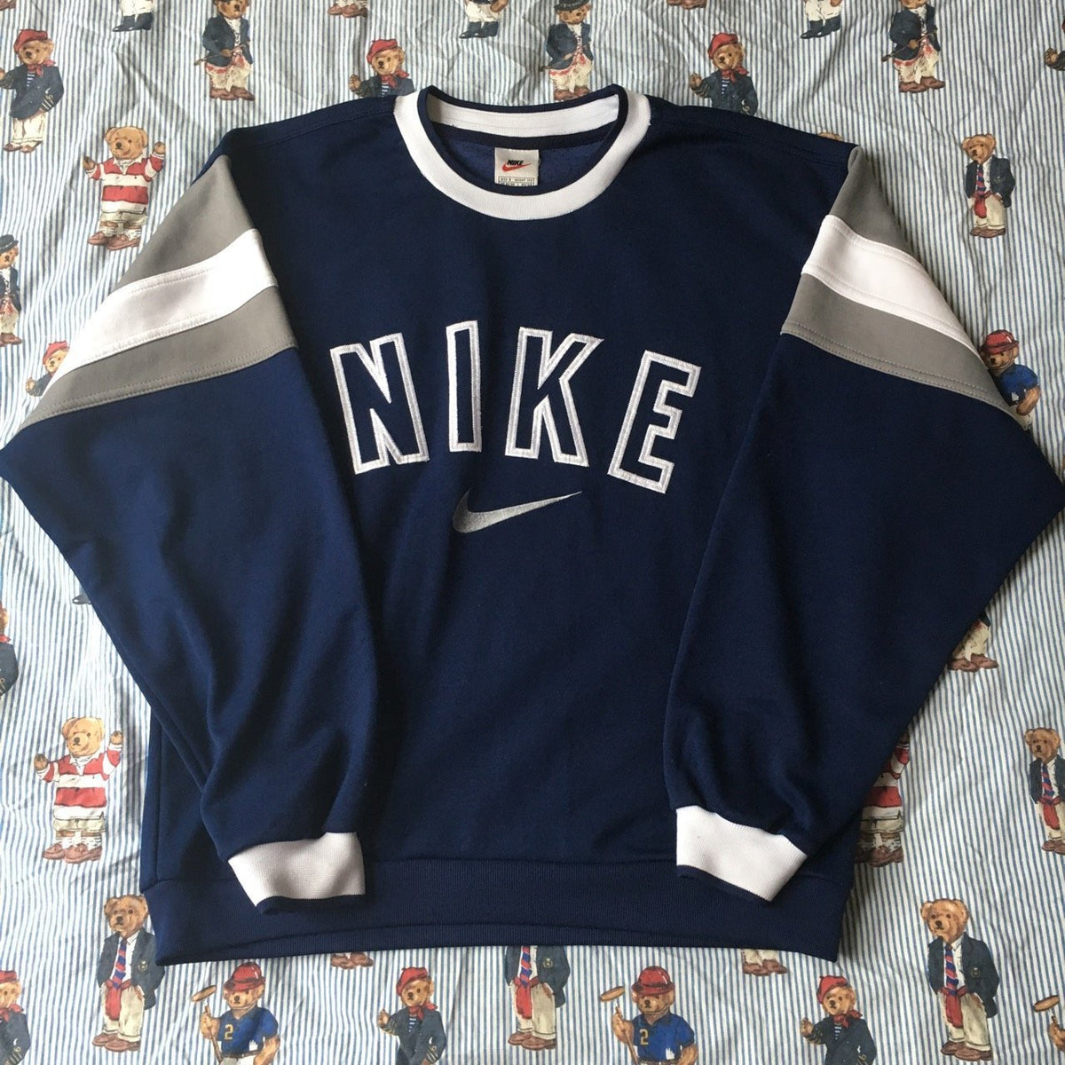 navy vintage nike sweatshirt