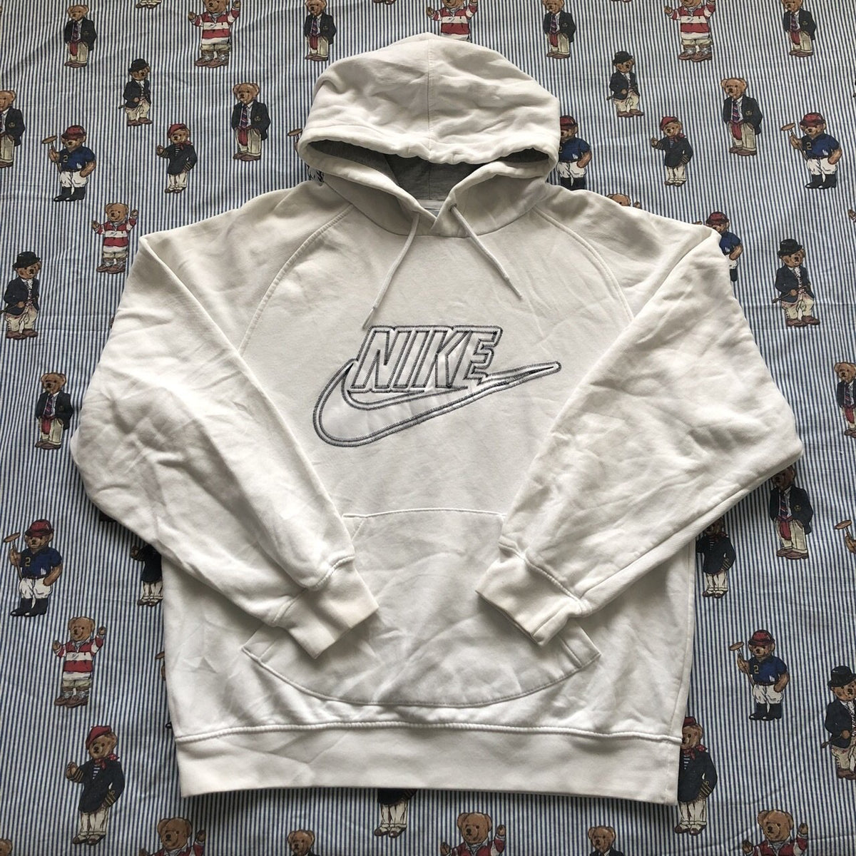 white nike spell out sweatshirt