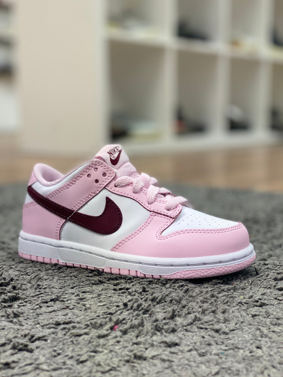 pink nike dunk