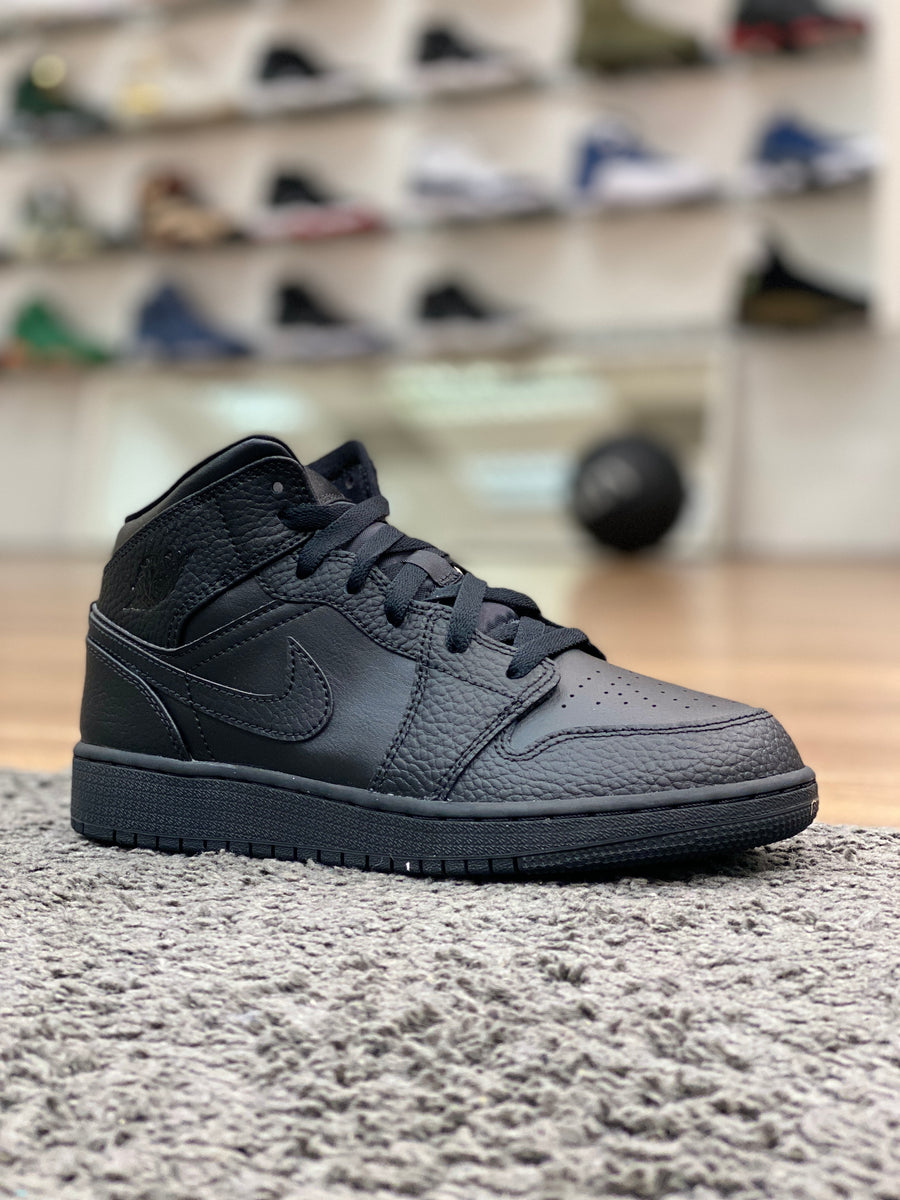 jordan 1 mid triple black