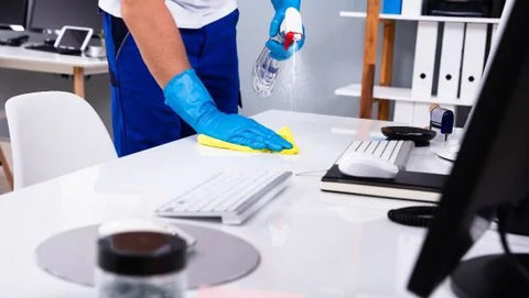 Cómo mantener limpia su oficina en época de coronavirus