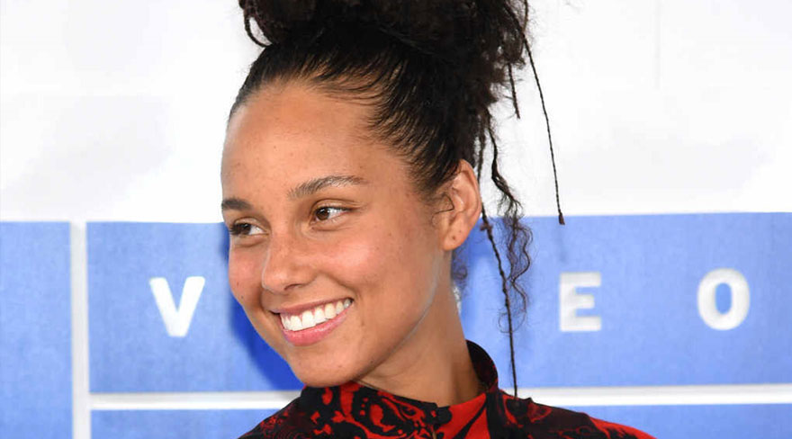 Alicia Keys No Make up