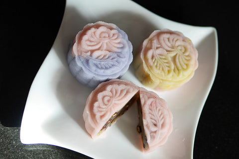 Pastel-colored mooncakes with a “snowskin” or glutinous rice crust