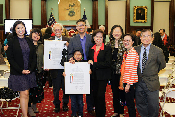 Group photo of Pearl River family members and council member Margaret Chin celebrating MidAutumn Festival