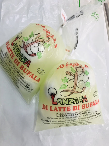 Treccia di mozzarella di bufala artigianale di Battipaglia – 250 gr