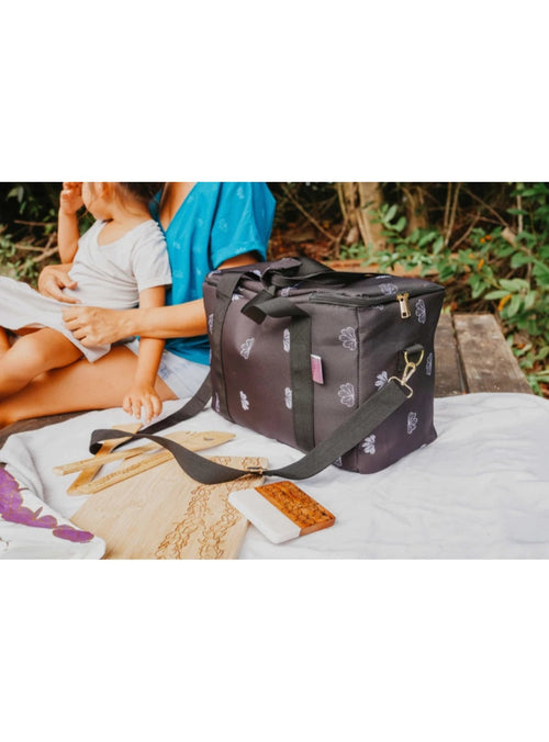 Laha’ole Home Naupaka Cooler Bag in Black sungkyulgapa