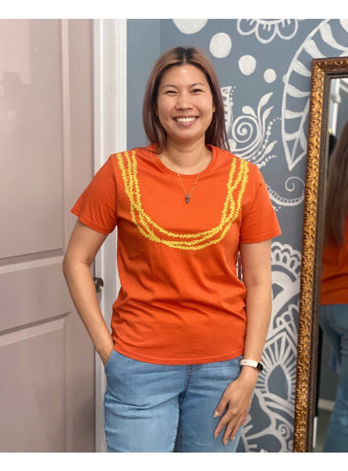 Mahina Made t-shirt Lei Pakalana Women’s Tee in Red Rust sungkyulgapa