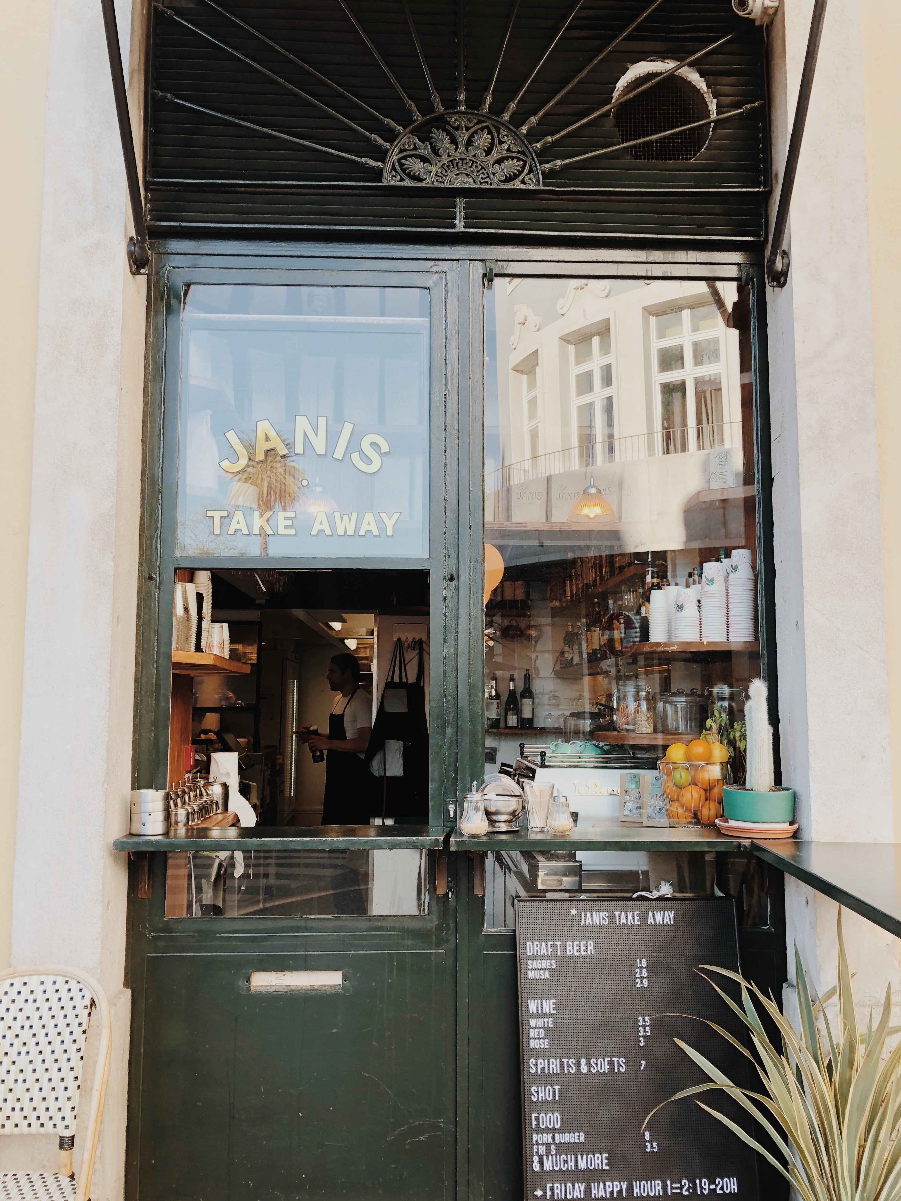 Cafe Janis in Lisbon | Canyon Coffee Portugal Guide
