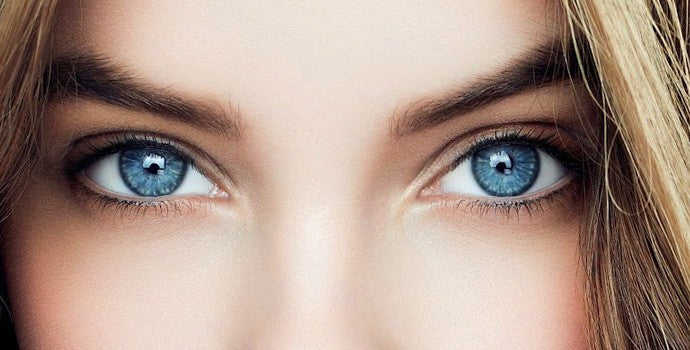 Maquillage yeux bleus