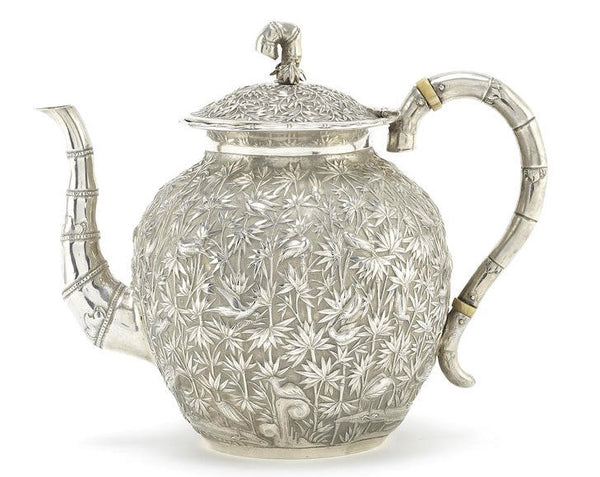 A CHINESE EXPORT SILVER TEAPOT/Wang Hing stamped mark, late 19th/early 20th century