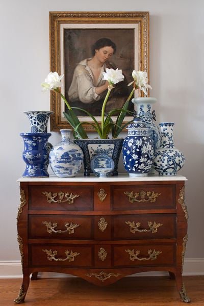 Chinese blue and white porcelain interior