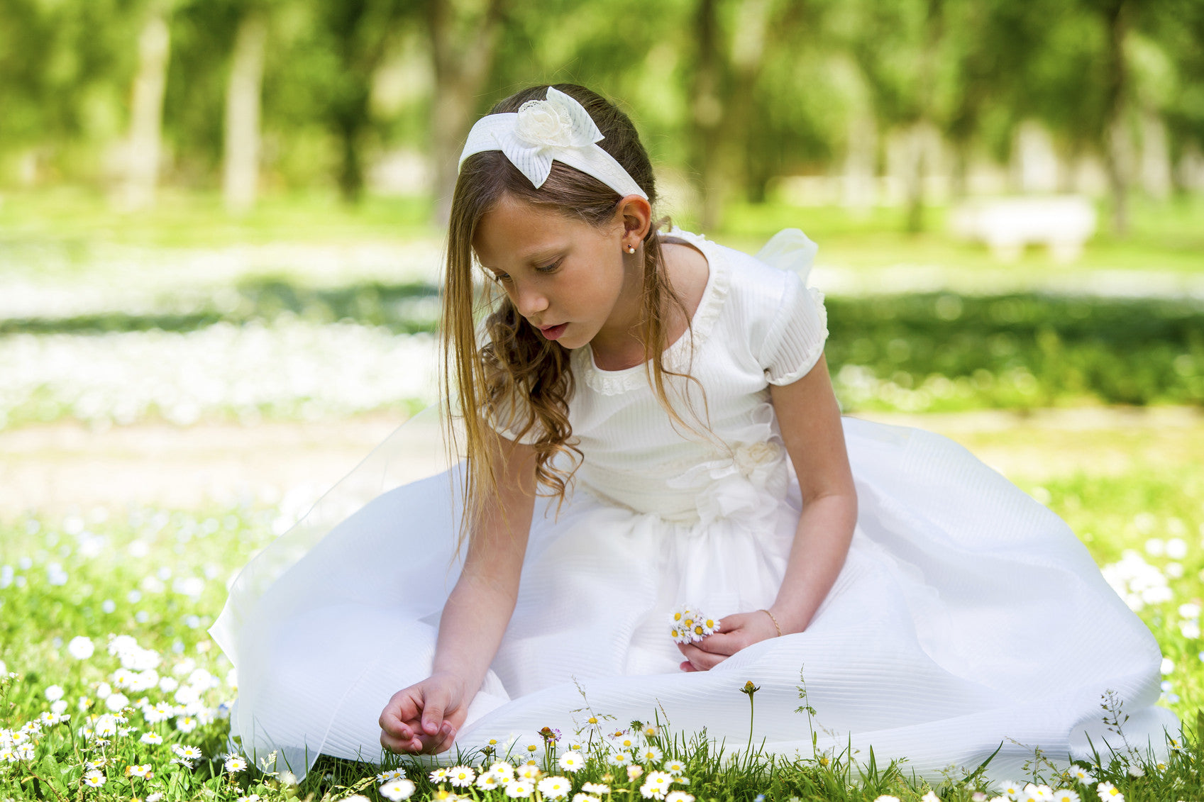 Девонька в белом платье