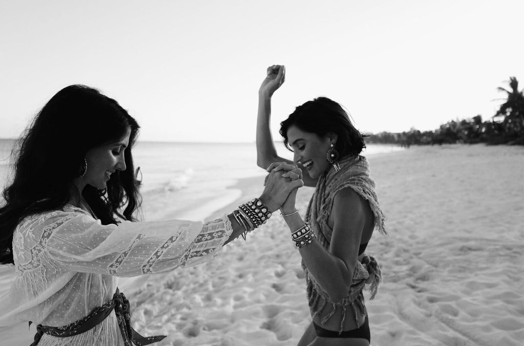 danielle-jodie-dannijo-sisters