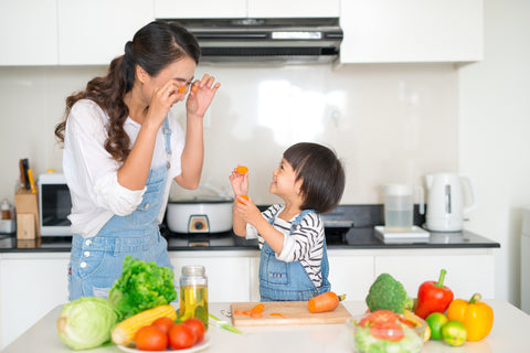 parent cooking with her kid