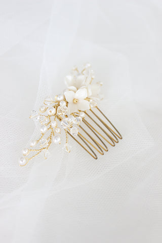 bridal comb, floral gold bridal comb, pearl and crystal bridal comb,haarschmuck,bridal headpiece,bridal headpiece,floral bridal comb,bridal hair vine,floral headpiece,gold headpiece,bridal halo,crystal comb,pearl bridal comb, vine bridal headpiece,crystal wedding comb,rose gold hair vine,silver wedding comb,blumen haarschmuck