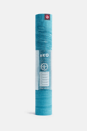SEA YOGI // Atoll eko Lite Yoga mat in 4mm by Manduka, Tienda de Yoga, standing