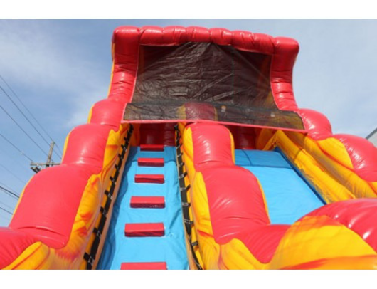 volcano screamer inflatable slide can be used wet or dry