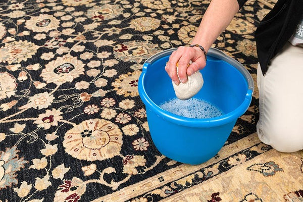 Cleaning a wool rug